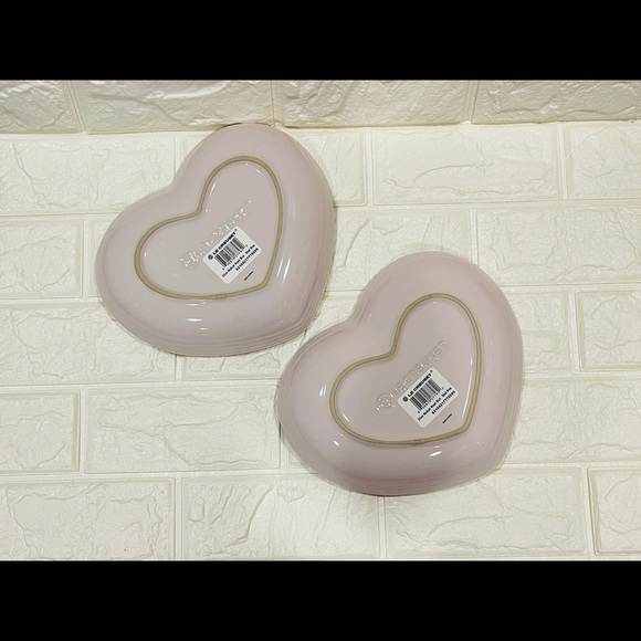 Le Creuset Heart Curved Dish Set of 2 - Picture 4 of 5